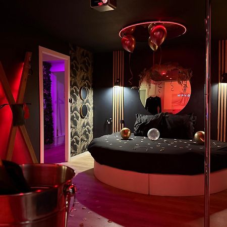 Love Room Haut De Gamme - L'Extase Avec Jacuzzi Violaines Exterior foto