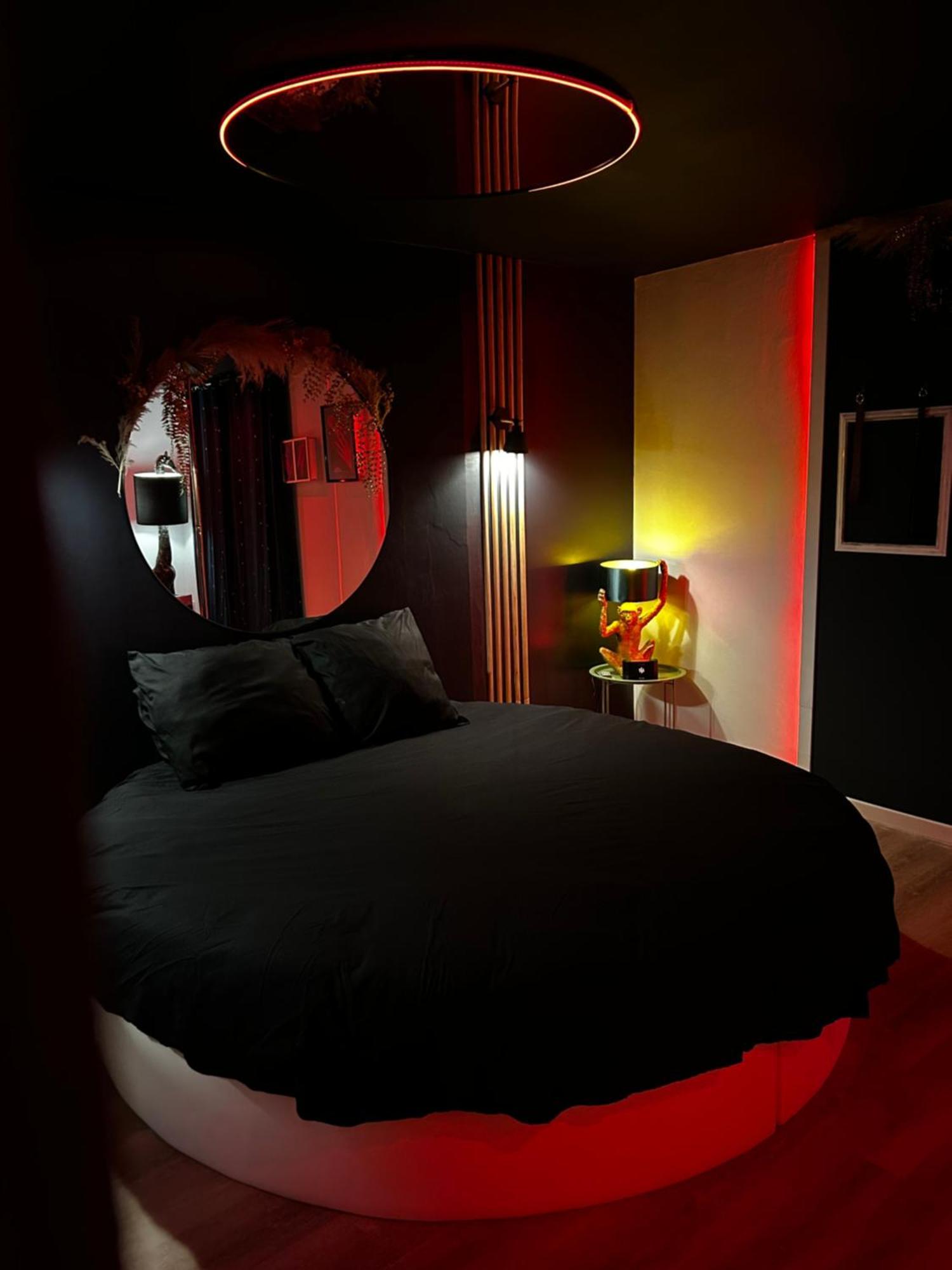 Love Room Haut De Gamme - L'Extase Avec Jacuzzi Violaines Zimmer foto