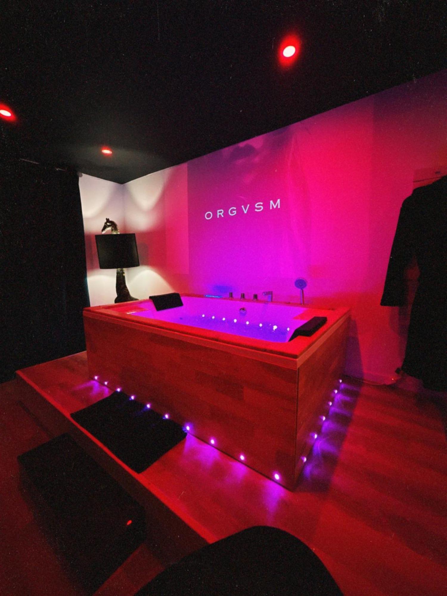 Love Room Haut De Gamme - L'Extase Avec Jacuzzi Violaines Exterior foto