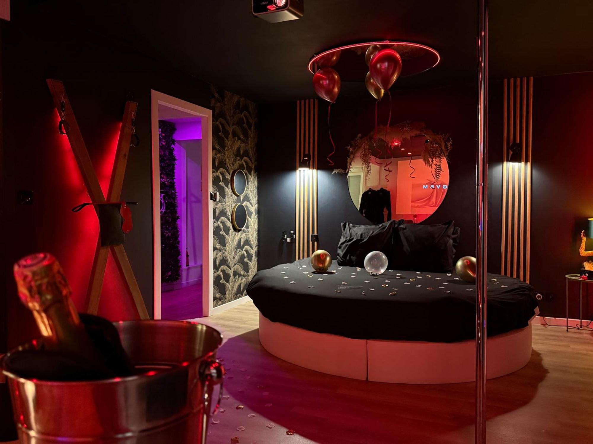 Love Room Haut De Gamme - L'Extase Avec Jacuzzi Violaines Exterior foto
